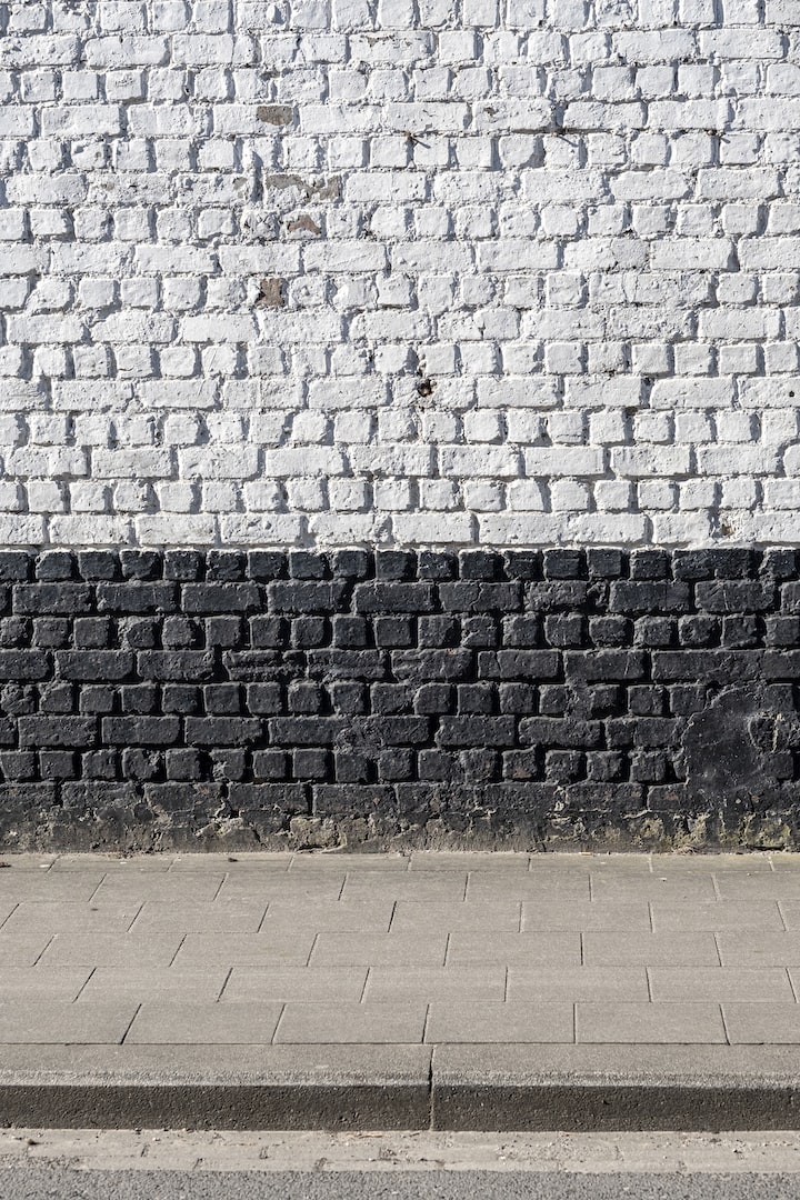 Concrete kerb gutter